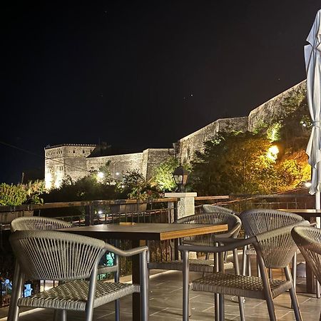 Gjirokastër Hotel With Castle View מראה חיצוני תמונה