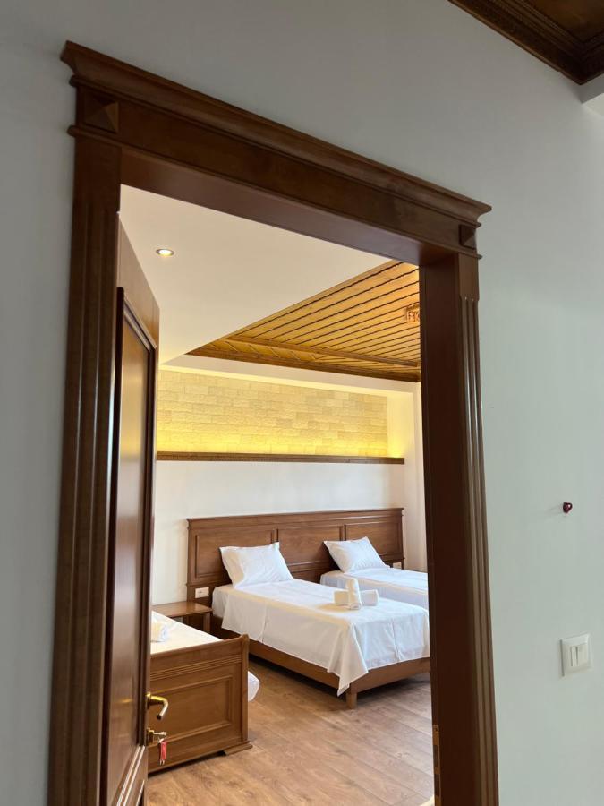 Gjirokastër Hotel With Castle View מראה חיצוני תמונה