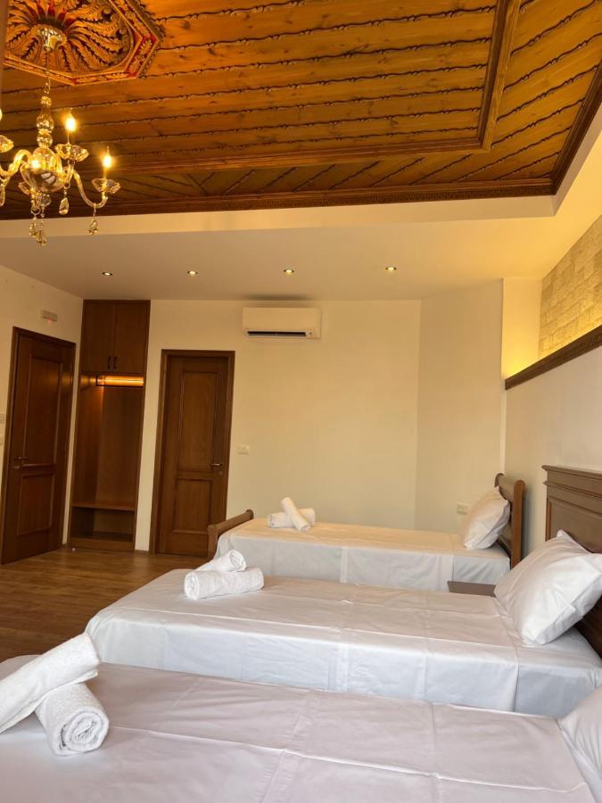 Gjirokastër Hotel With Castle View מראה חיצוני תמונה