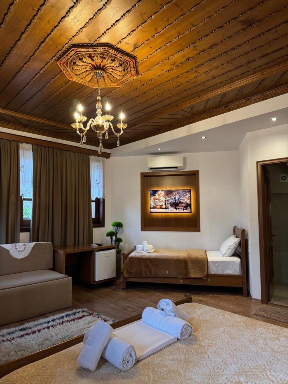Gjirokastër Hotel With Castle View מראה חיצוני תמונה