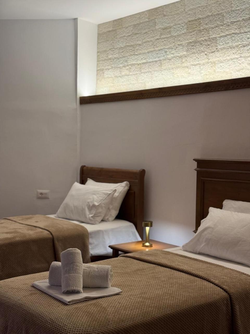 Gjirokastër Hotel With Castle View מראה חיצוני תמונה