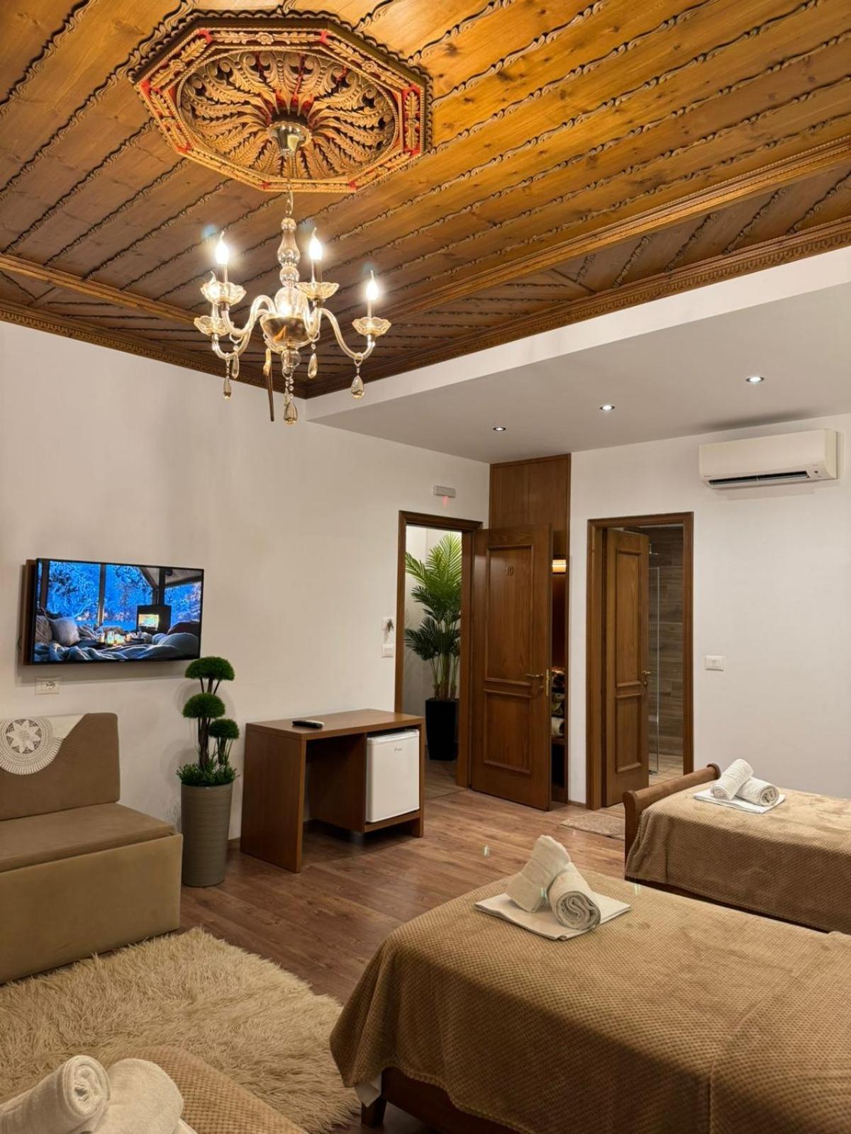 Gjirokastër Hotel With Castle View מראה חיצוני תמונה