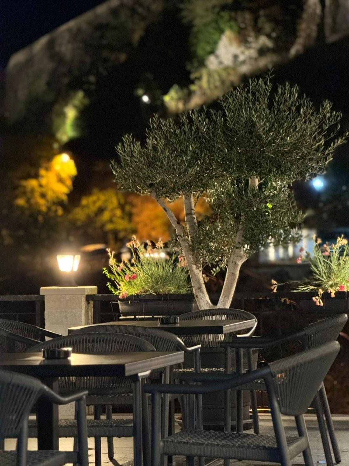 Gjirokastër Hotel With Castle View מראה חיצוני תמונה
